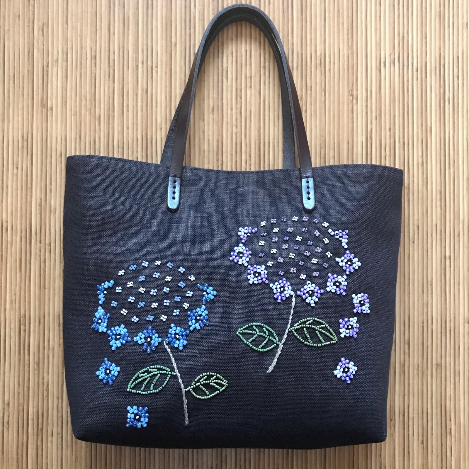 ☆お値下げ！☆紫陽花モチーフのビーズ刺繍バッグ（こげ茶） - Kayoko