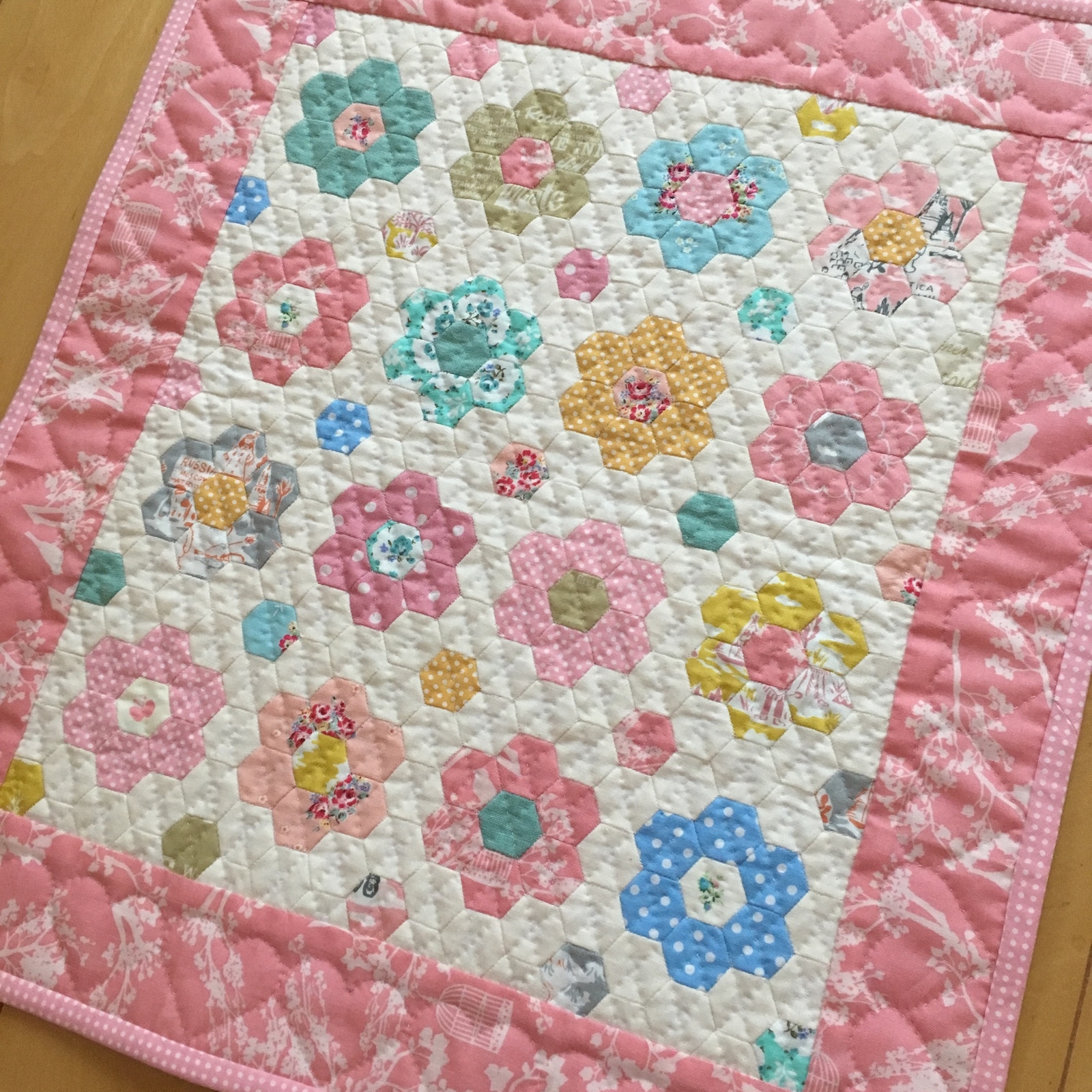 🎠ヘキサゴン・お花のパッチワークキルト🎠 - えのきの森 | minne