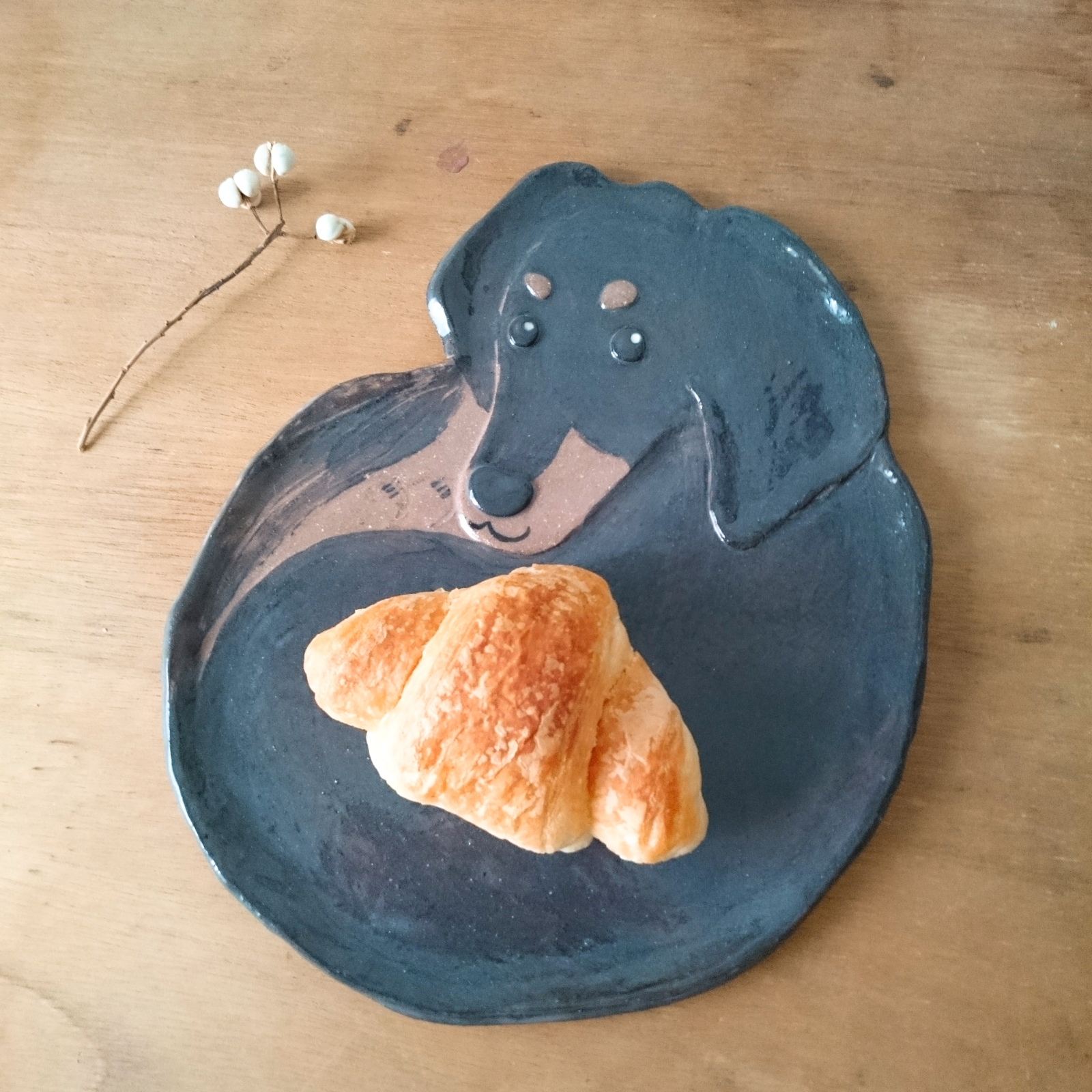 ダックスフンドのパン皿（ブラック） - 陶器のことり GALLERY | minne