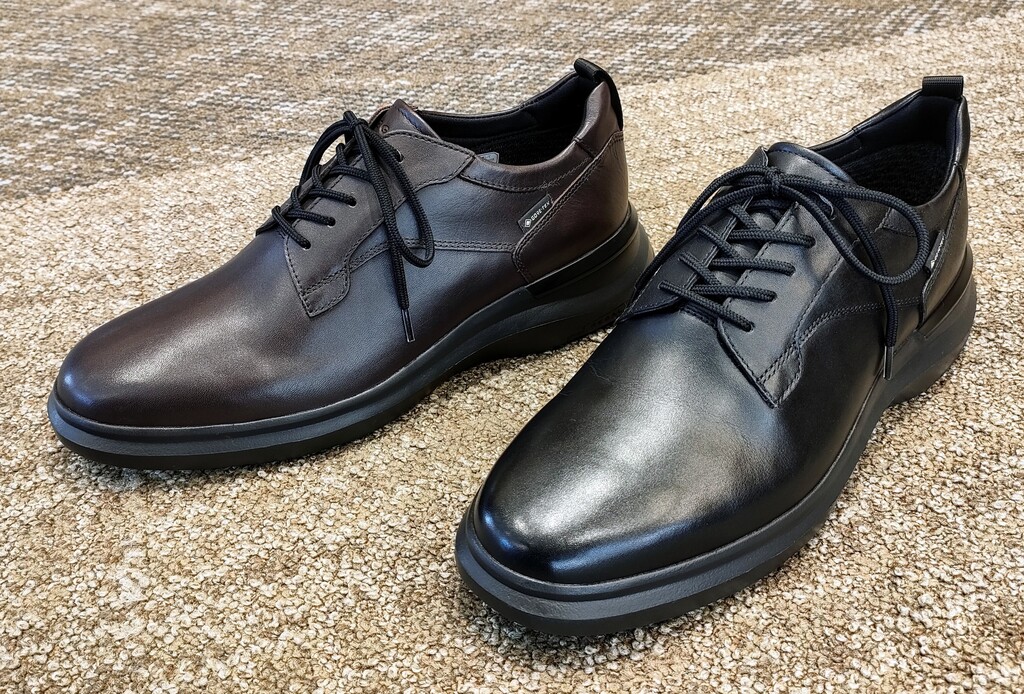 比較】圧倒的に楽。スーツに合わせるドレススニーカー | 靴のリーガル