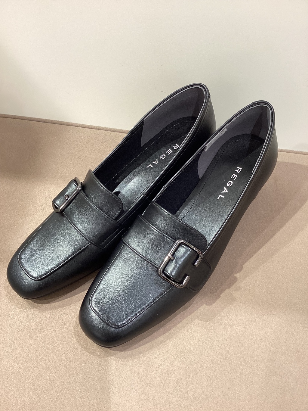 万能☆モカパンプス | 靴のリーガルコーポレーション公式オンライン