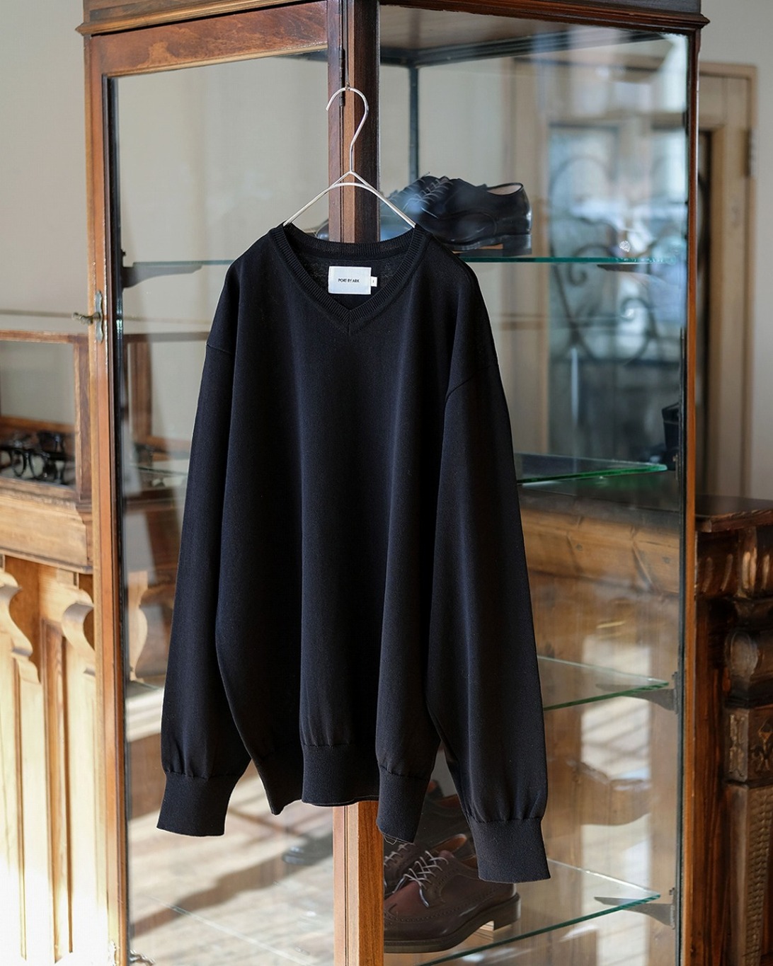 PORT BY ARK（ポートバイアーク）】清涼感あるVネックニット