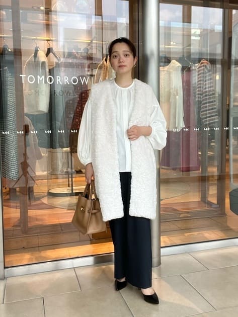 クリスタルコットン ギャザーパフブラウス｜トゥモローランド 公式通販