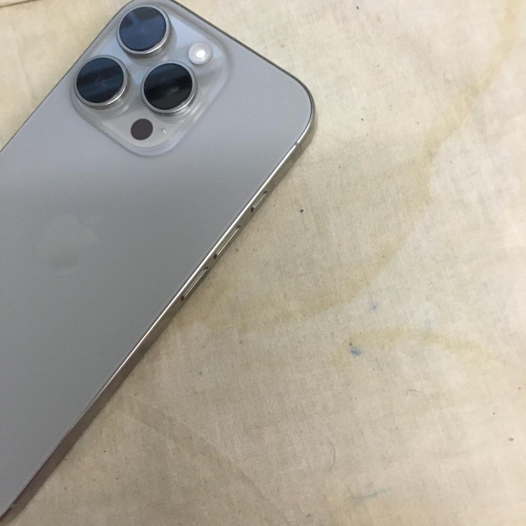 Apple iPhone 16 Pro シルバー 本体 iPhone 16 Pro｜価格比較・SIM