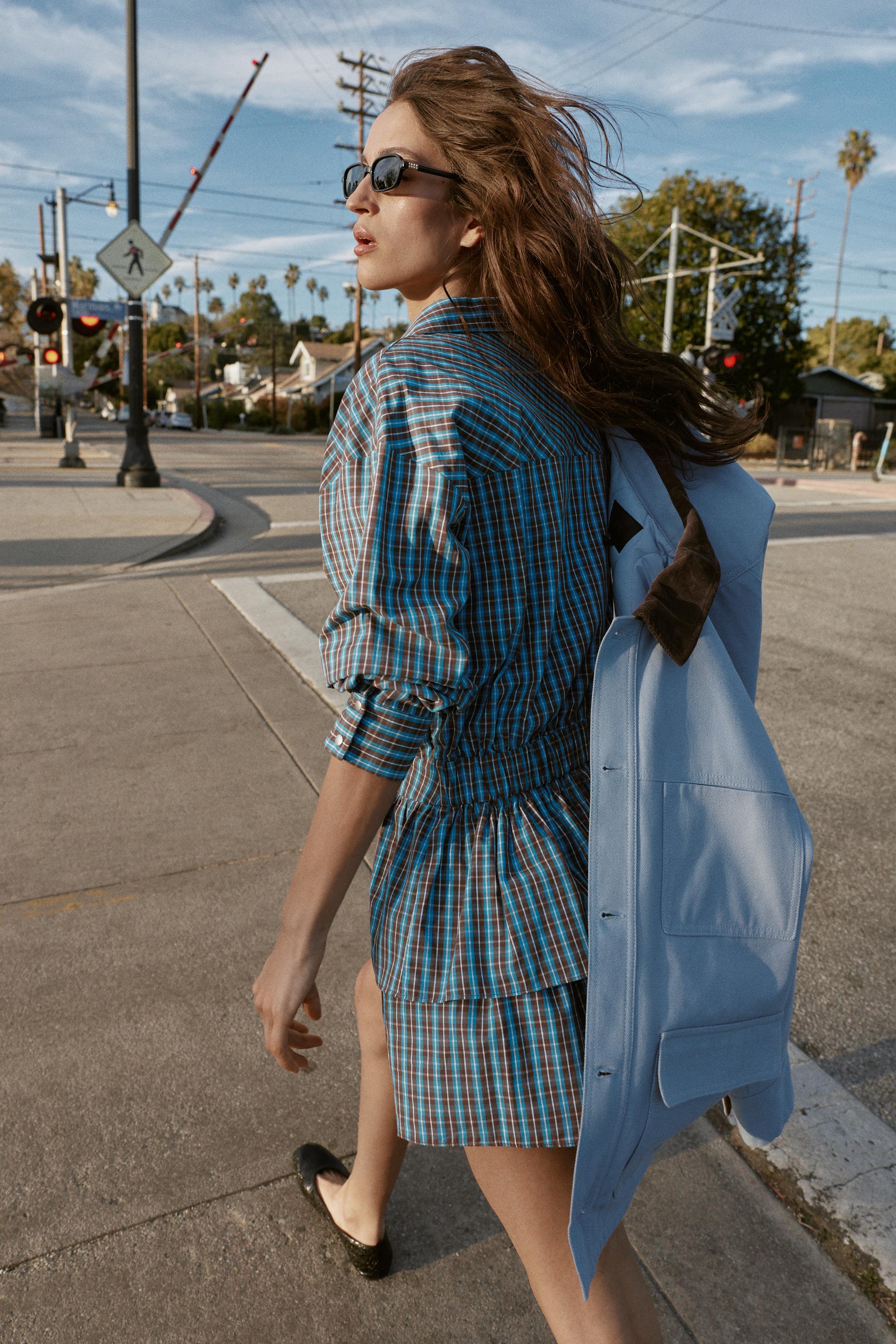 フリル、ベルト付きチェック柄ショートワンピース - ブラウンブルー