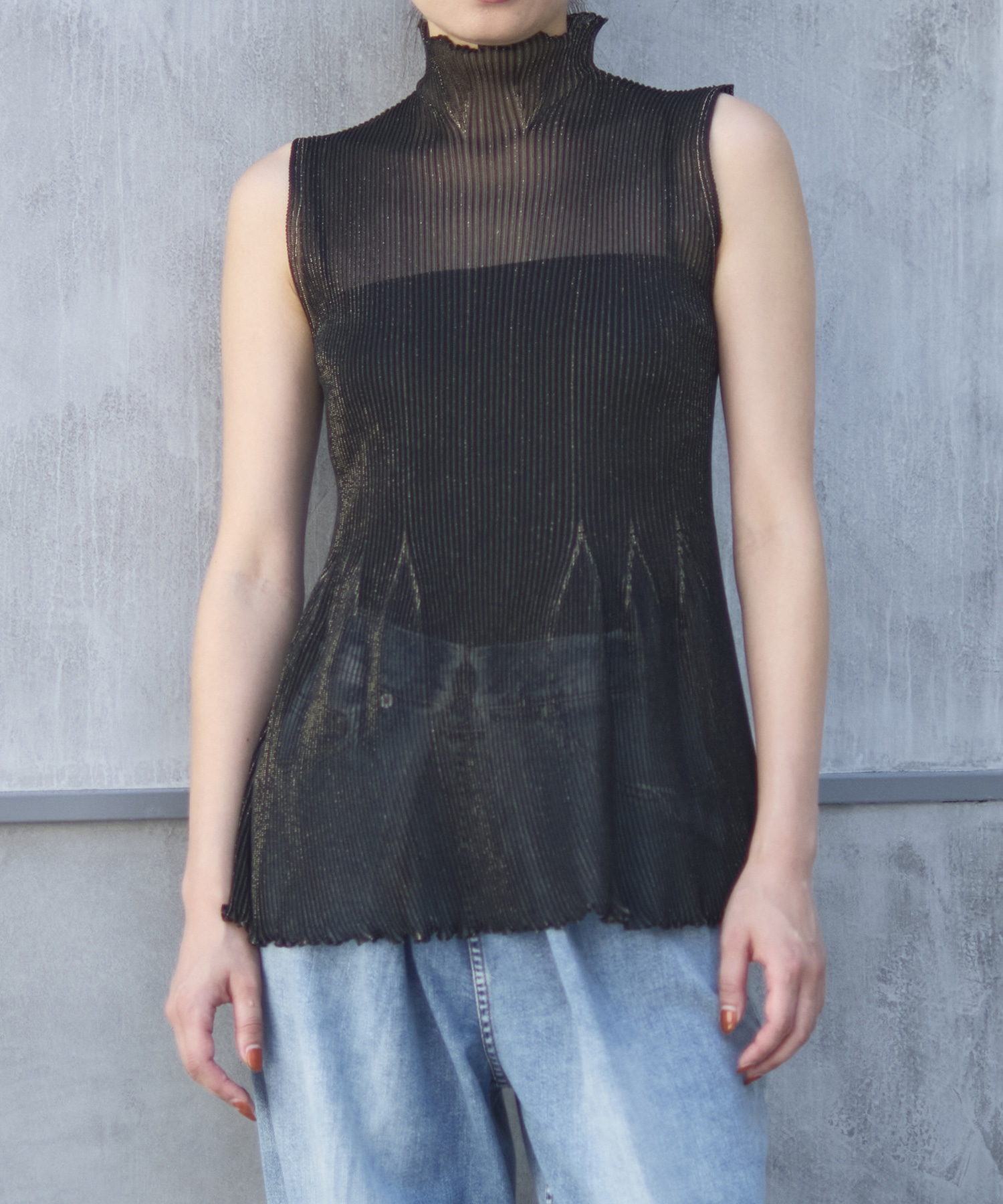 HYPHA LUCENT GLITTER SLEEVELESS TOP(FREE GOLD): CFCL: WOMENS