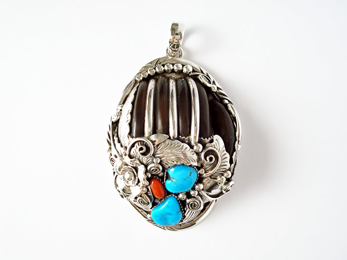 熊の爪、ターコイズ、サンゴ埋め込み ペンダントトップ 001レザー