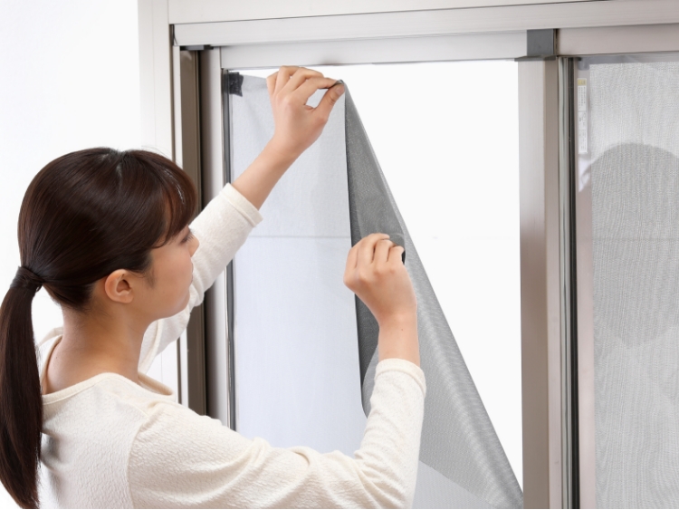 スタイルコラム | 夏のエアコン代を20%以上節約！窓用遮熱ネットの使用