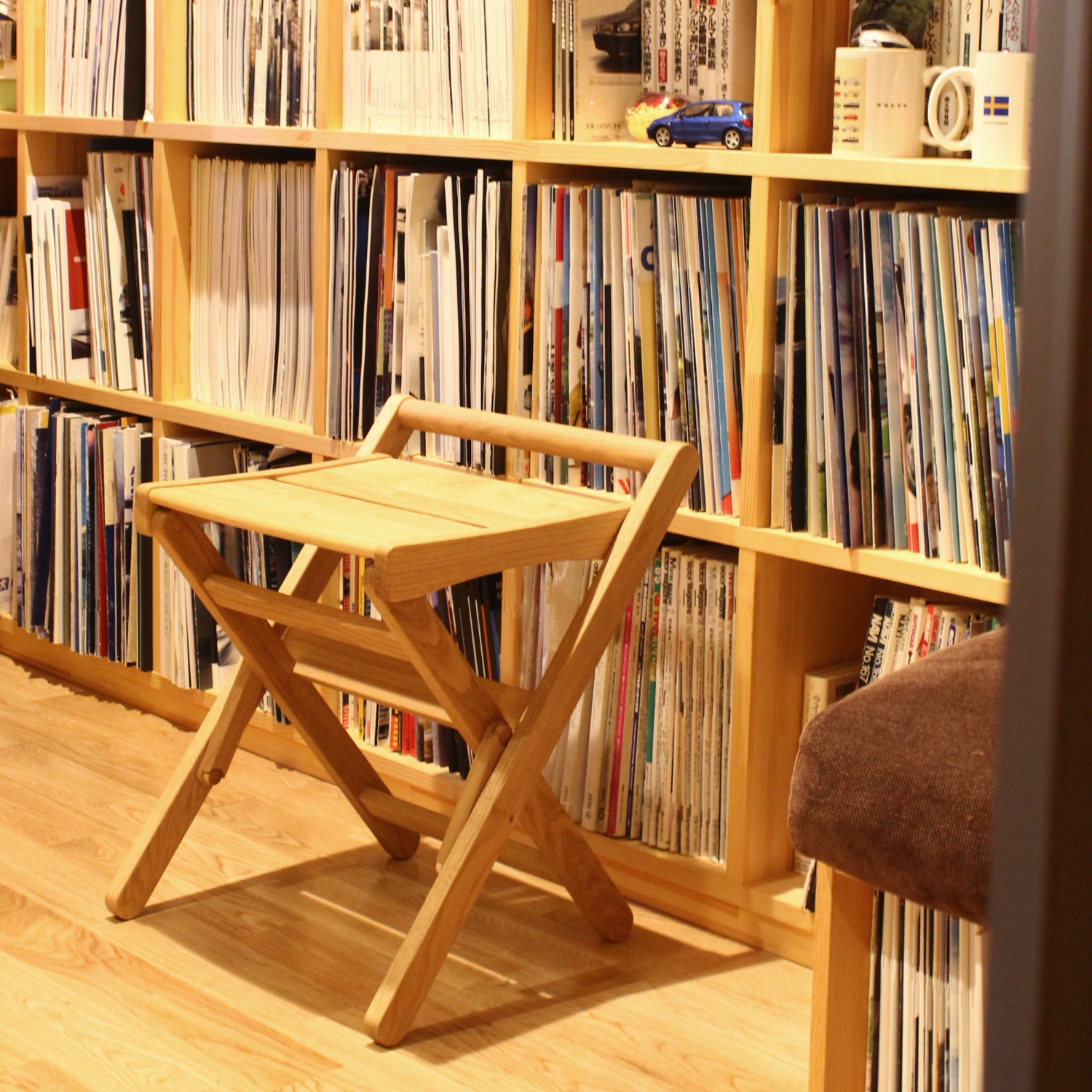 OAK VILLAGE/折りたたみスツール -いつも必要に応えてくれる無垢材の