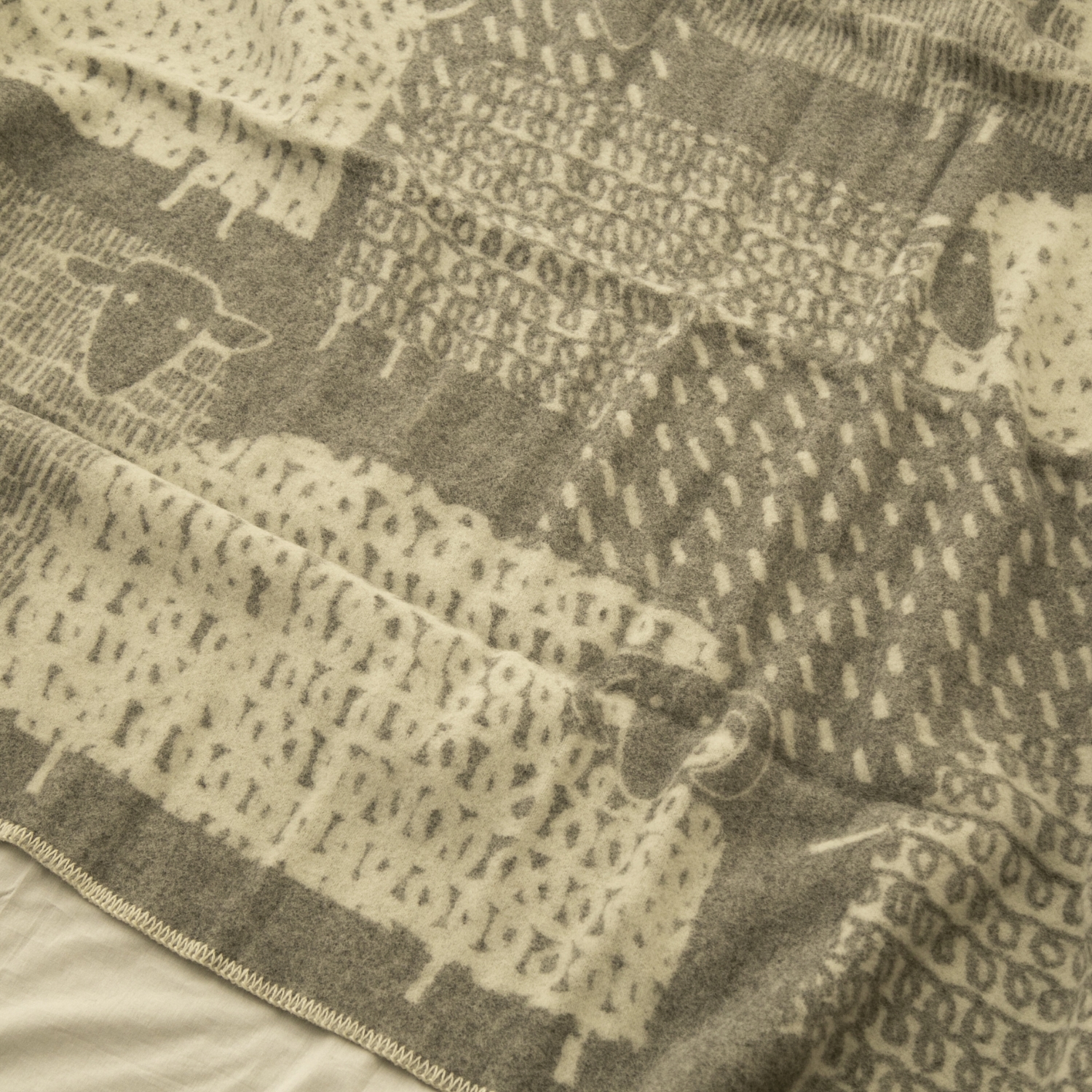 LAPUAN KANKURIT/PAKAPAAT ウールブランケット 90×130cm -羊の群れが