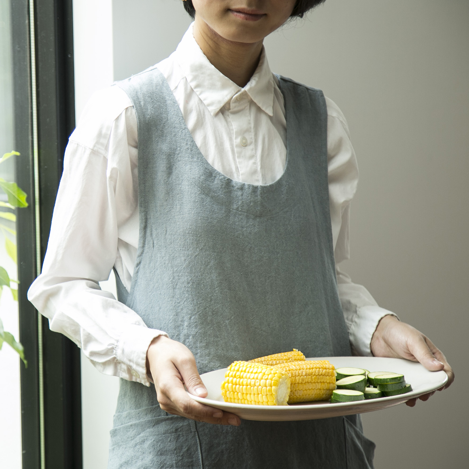 kapoc/ワンピースエプロン タバード -体型に合わせて調整でき、美しく