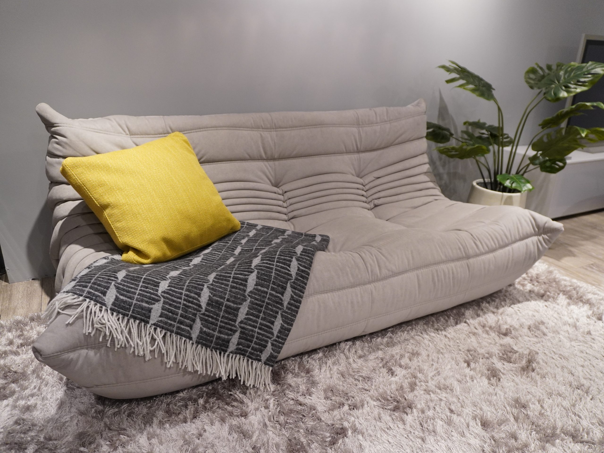 天文館店lignelosetリーンロゼのTOGOトーゴソファ展示品が増えまし