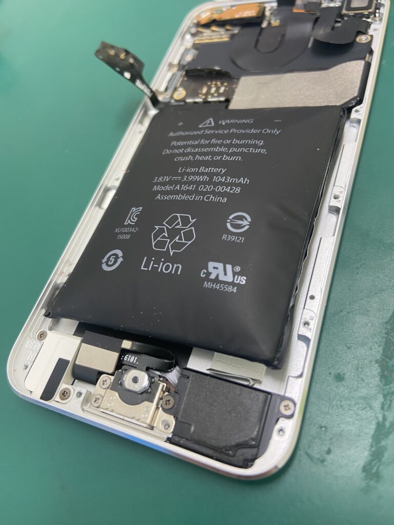 iPod touch 第7世代】バッテリーが膨張して画面が外れた！！スマホ以外