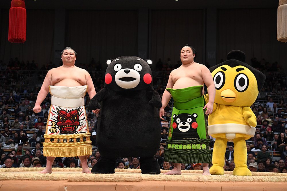 熊本地震復興義援金の贈呈 - 日本相撲協会公式サイト