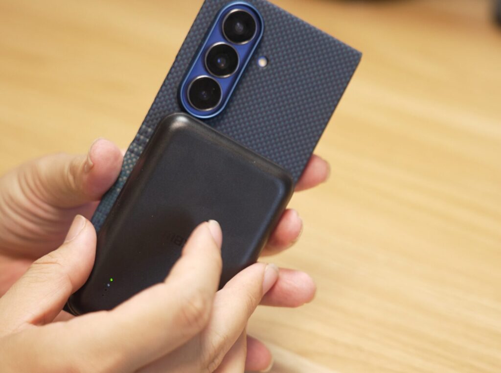 Galaxy Z Fold7】PITAKAのMagSafeケースで、マグネット充電も便利に