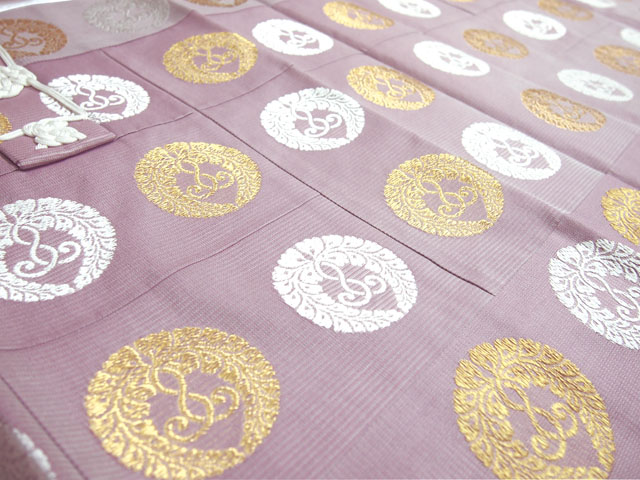 五条袈裟 夏用 絽 藤色無地 下藤白金紋／お仏具・法衣袈裟の通販／阿育