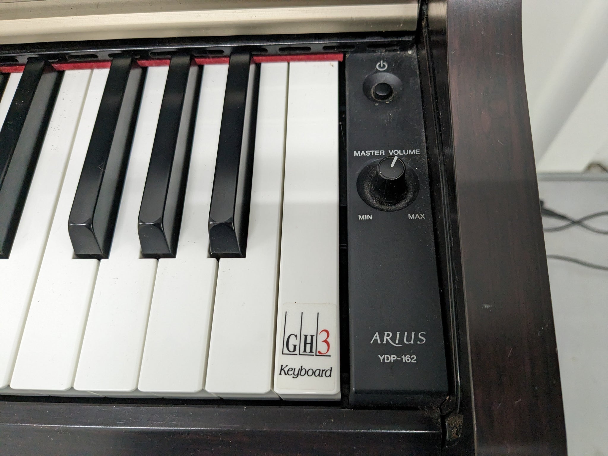Yamaha Arius YDP-162 Digital Piano in rosewood, clavinova keyboard
