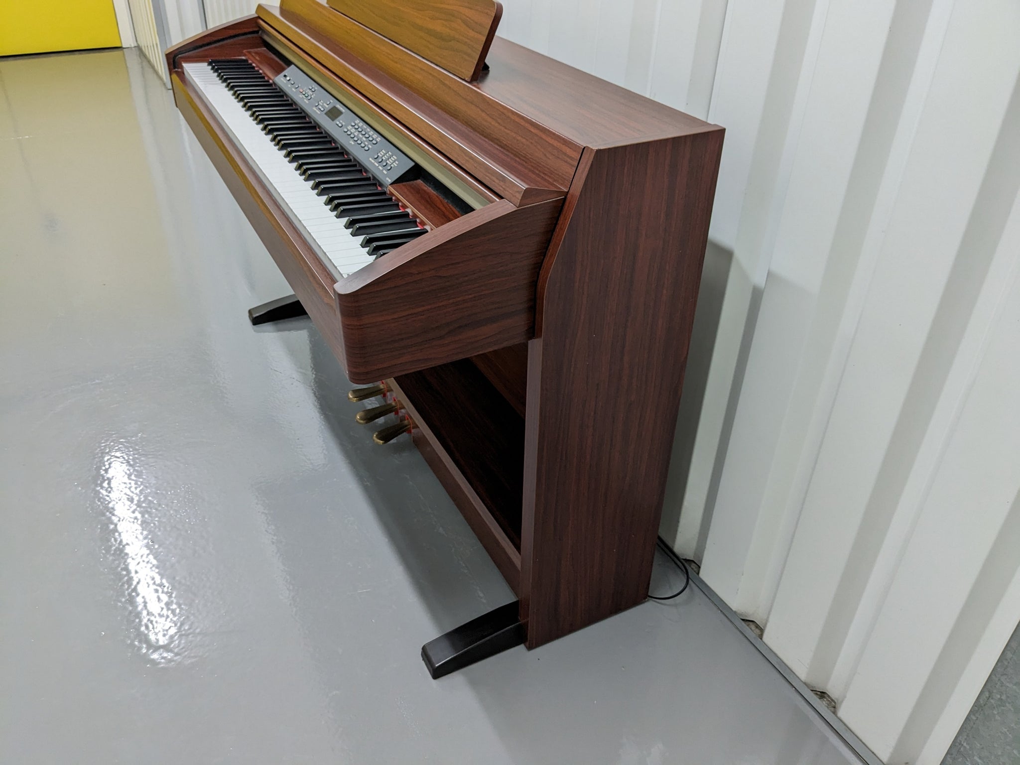 Yamaha Clavinova CLP-230 Digital Piano in mahogany finish stock nr