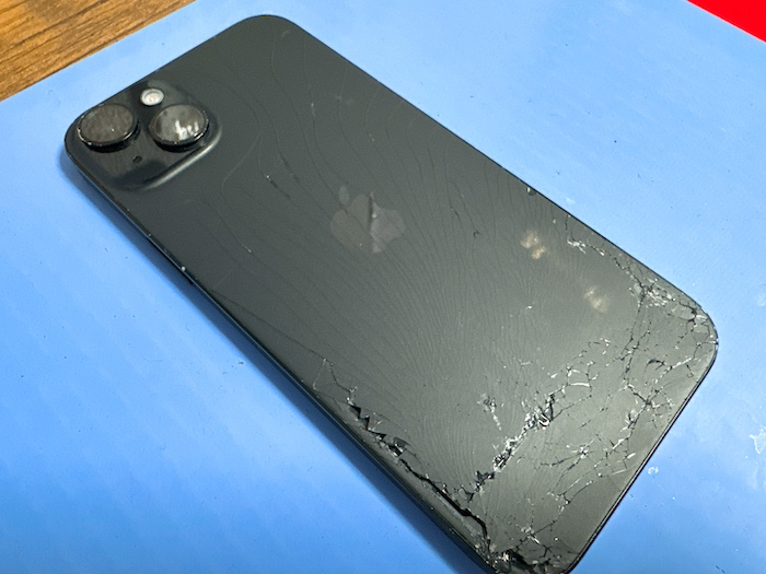 南行徳よりご来店 iPhone15背面割れ修理のお客様 | iPhone修理ダイワン