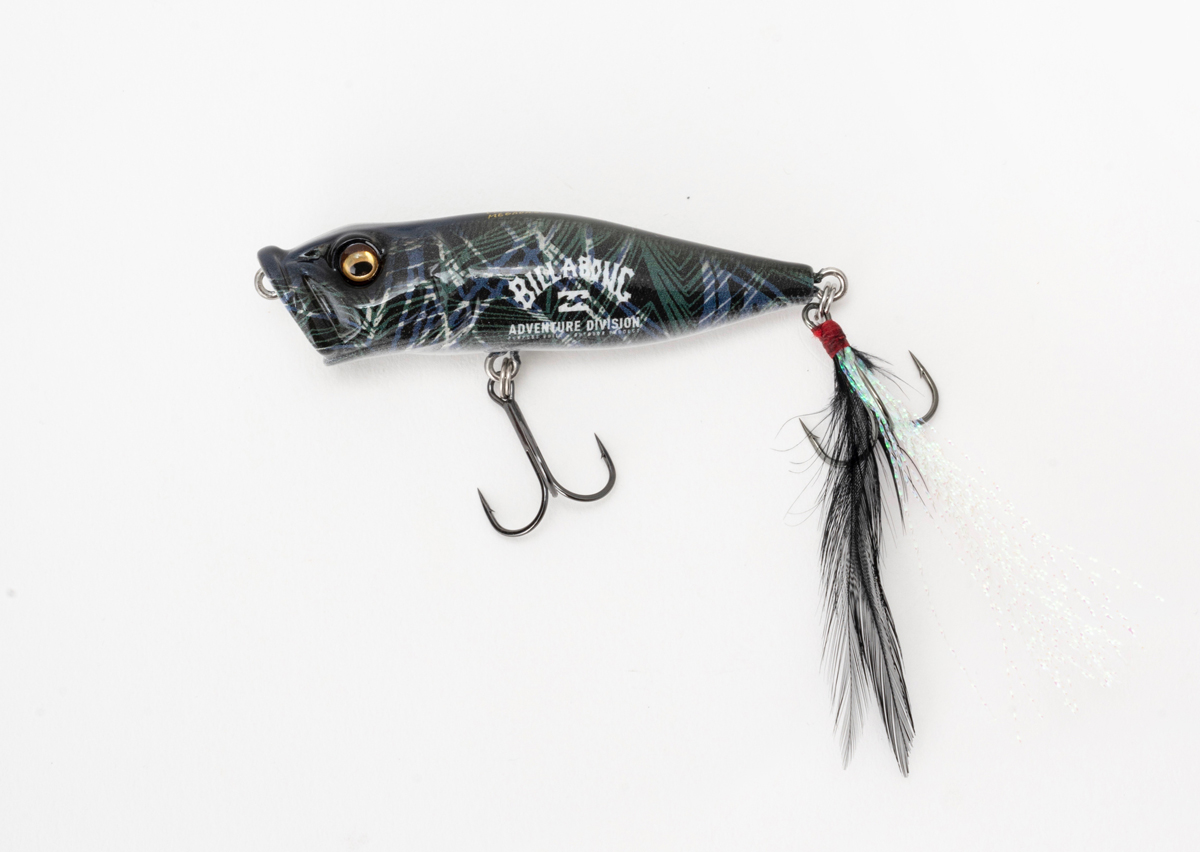 BILLABONG × MEGABASSがコラボ。ルアーと高機能ウォークショーツの