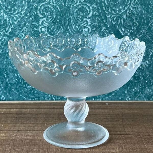 花ふちどりの大きめ足付きガラスコンポート 足付きグラス フルーツに